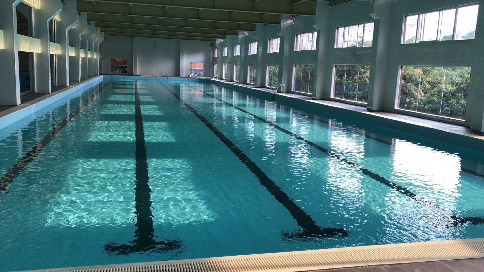 舊廠(chǎng)房的華麗變身：一個(gè)裝配式游泳池的誕生